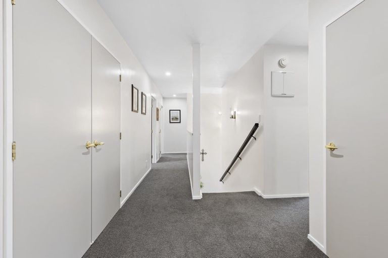 Photo of property in 11 Ruapehu Drive, Fitzherbert, Palmerston North, 4410