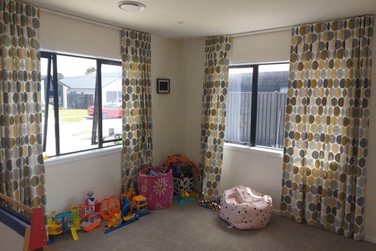 Photo of property in 14 Salisbury Crescent, Wallaceville, Upper Hutt, 5018