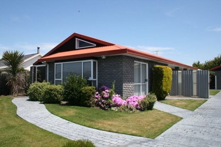 Photo of property in 50 Regency Crescent, Redwood, Christchurch, 8051