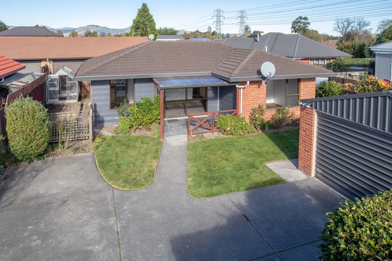 Photo of property in 2/83 Middlepark Road, Sockburn, Christchurch, 8042