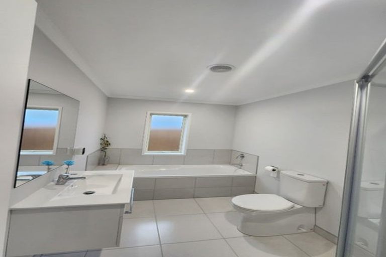 Photo of property in 30 Opouatu Avenue, Glenbrook, 2681