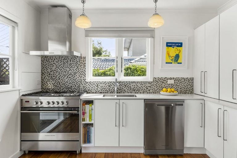 Photo of property in 1/46 Eversleigh Road, Belmont, Auckland, 0622