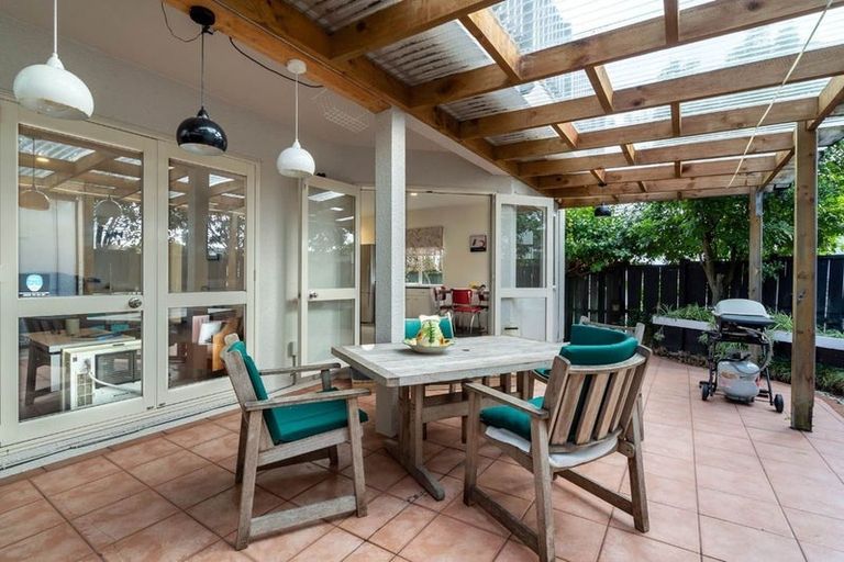 Photo of property in 2/51 Fields Parade, Oteha, Auckland, 0632