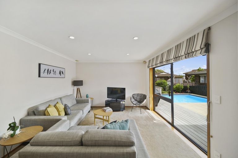 Photo of property in 26 Loloma Drive, Half Moon Bay, Auckland, 2012