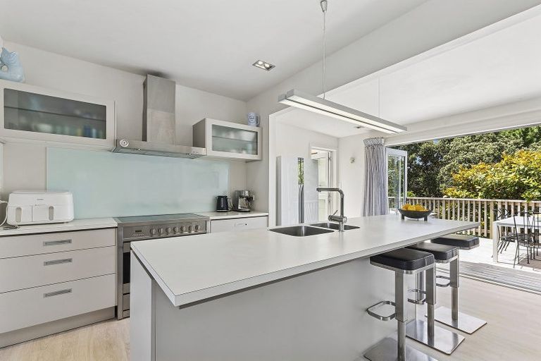 Photo of property in 58 Motuhara Road, Plimmerton, Porirua, 5026