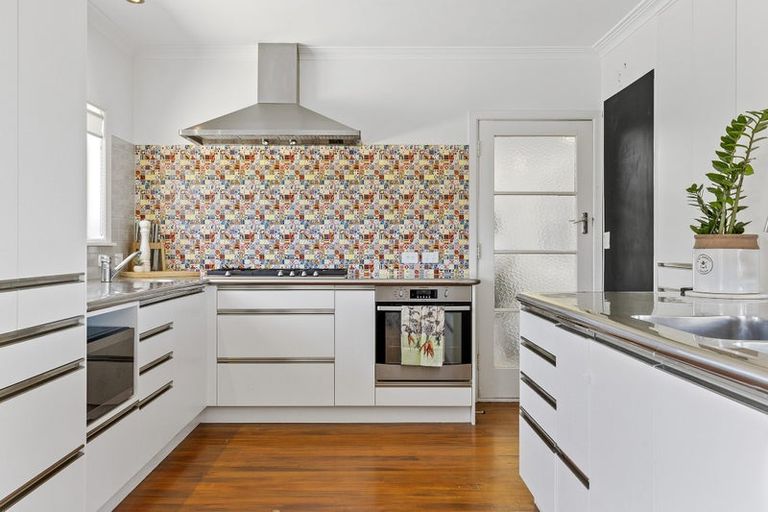 Photo of property in 5 Te Hatepe Avenue, Taupo, 3330