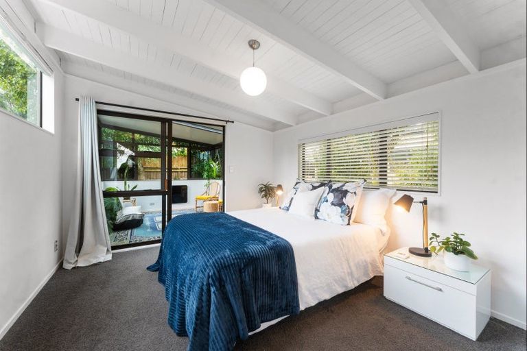 Photo of property in 3/57 Pupuke Road, Birkenhead, Auckland, 0627