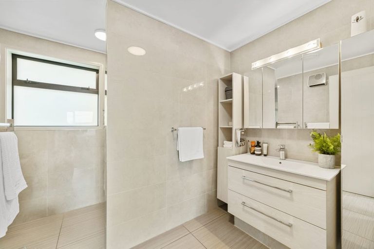 Photo of property in 216b Sutherland Road, Lyall Bay, Wellington, 6022