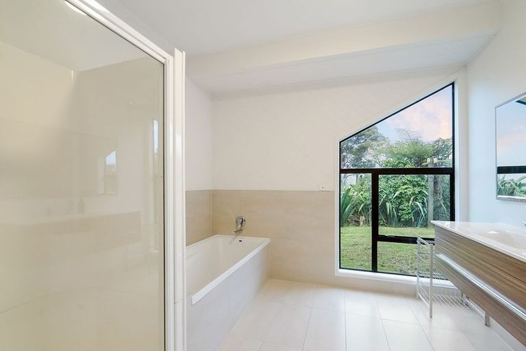 Photo of property in 12 Victory Road, Laingholm, Auckland, 0604