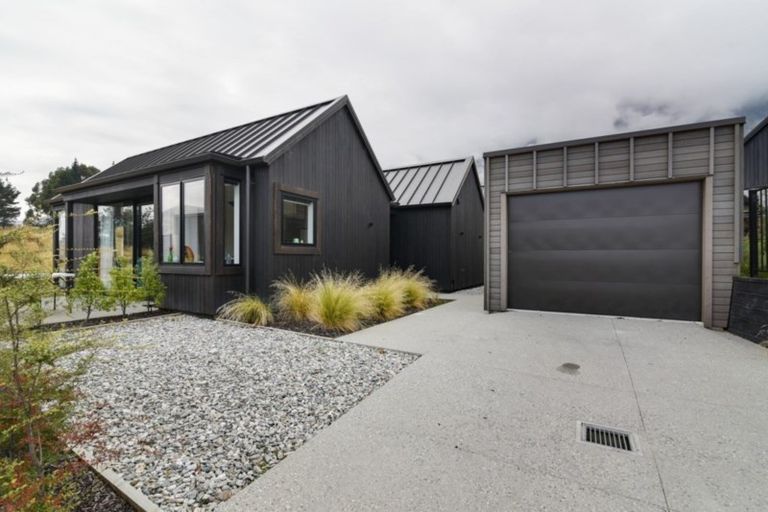 Photo of property in 13 Kotuku Lane, Jacks Point, Queenstown, 9371