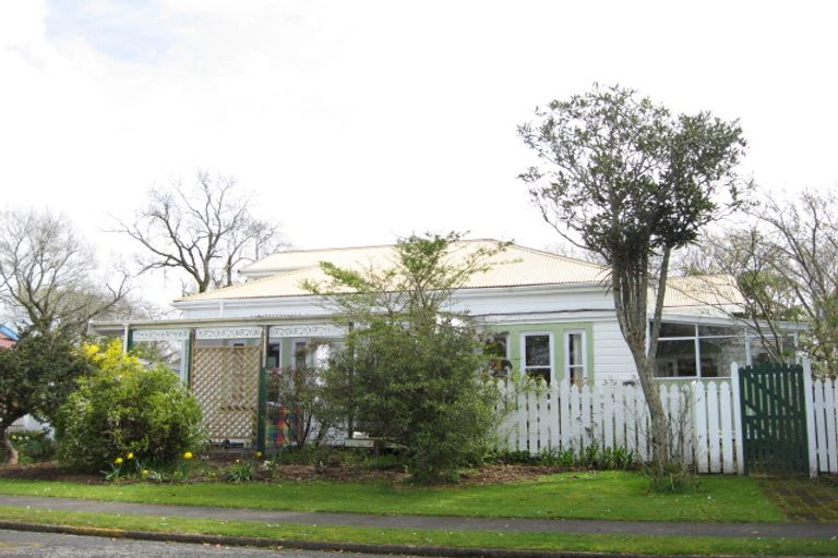 Photo of property in 10 Miro Street, Inglewood, 4330