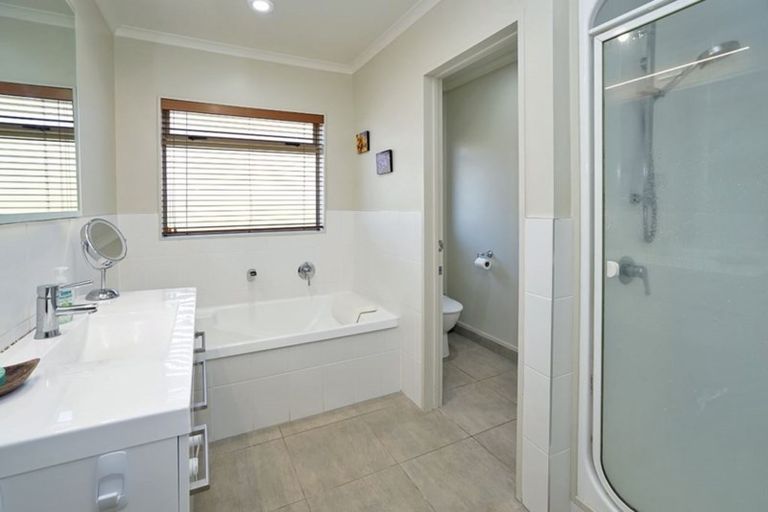 Photo of property in 11 Marnane Terrace, St Andrews, Hamilton, 3200