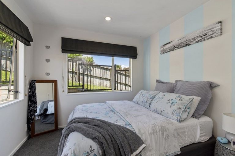 Photo of property in 6 Stephanie Close, Glenfield, Auckland, 0629
