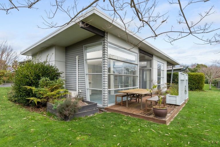 Photo of property in 2 Tory Way, Omokoroa, 3114