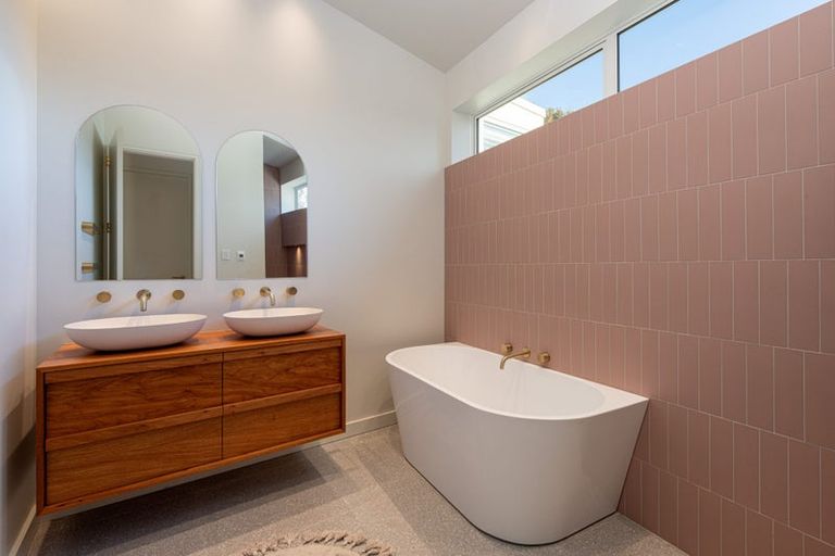 Photo of property in 5 Seaton Road, Murrays Bay, Auckland, 0630