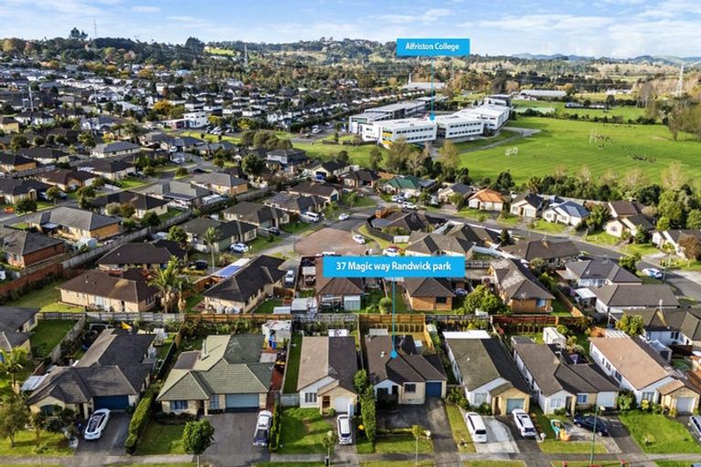 Photo of property in 37 Magic Way, Randwick Park, Auckland, 2105