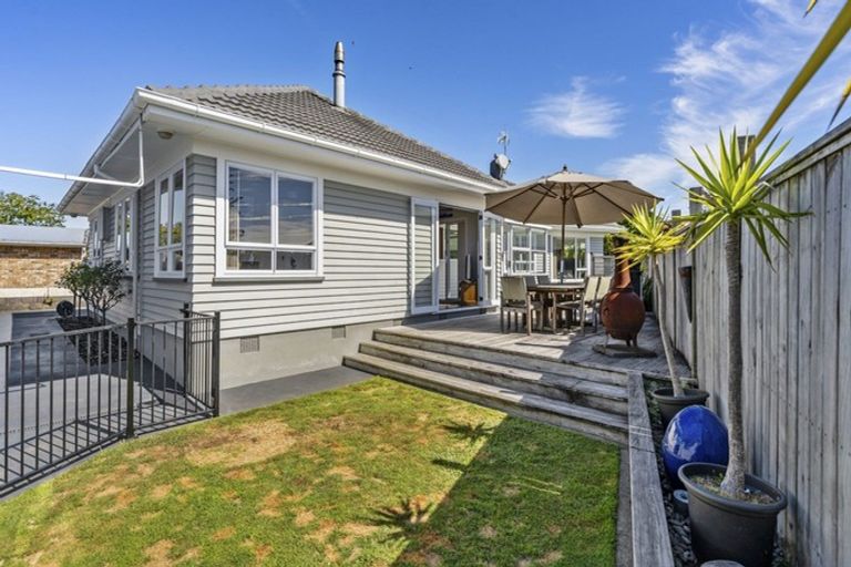 Photo of property in 32 Plympton Street, Brooklands, New Plymouth, 4310