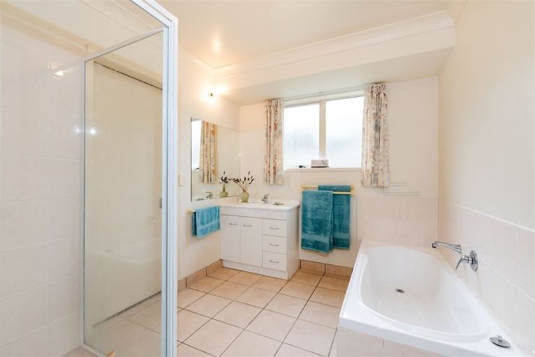 Photo of property in 17 Lasque Place, Glen Eden, Auckland, 0602