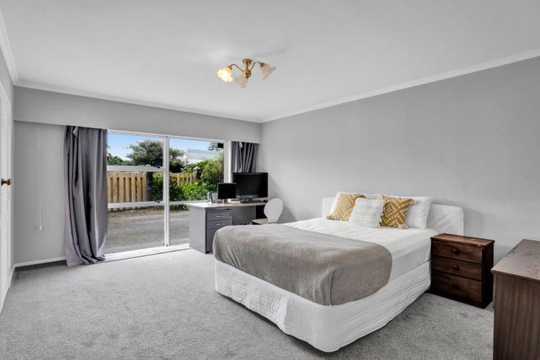 Photo of property in 14 Heaphy Road, Opunake, 4616