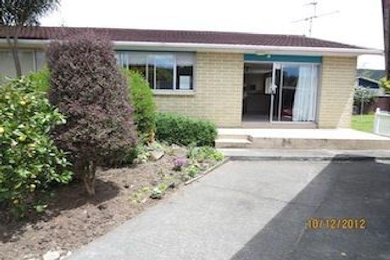 Photo of property in 1/1a Sequoia Place, Maoribank, Upper Hutt, 5018