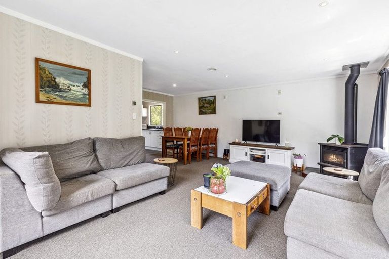 Photo of property in 17 Jenanne Place, Totara Vale, Auckland, 0629