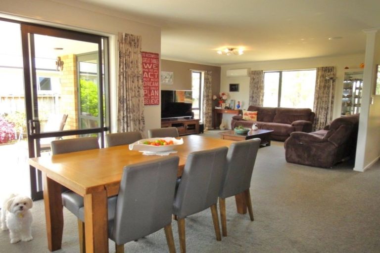 Photo of property in 9 Endeavour Place, One Tree Point, 0118