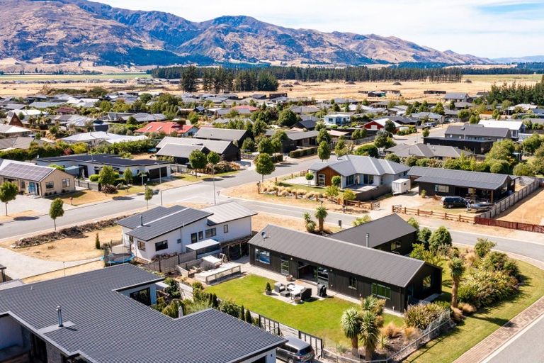 Photo of property in 7 Francis Lane, Lake Hawea, Wanaka, 9382