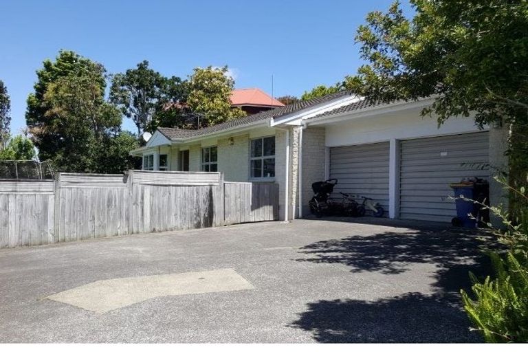 Photo of property in 1/236 Glamorgan Drive, Northcross, Auckland, 0630