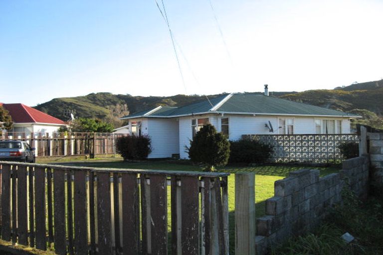 Photo of property in 35 Donnelley Drive, Wainuiomata, Lower Hutt, 5014