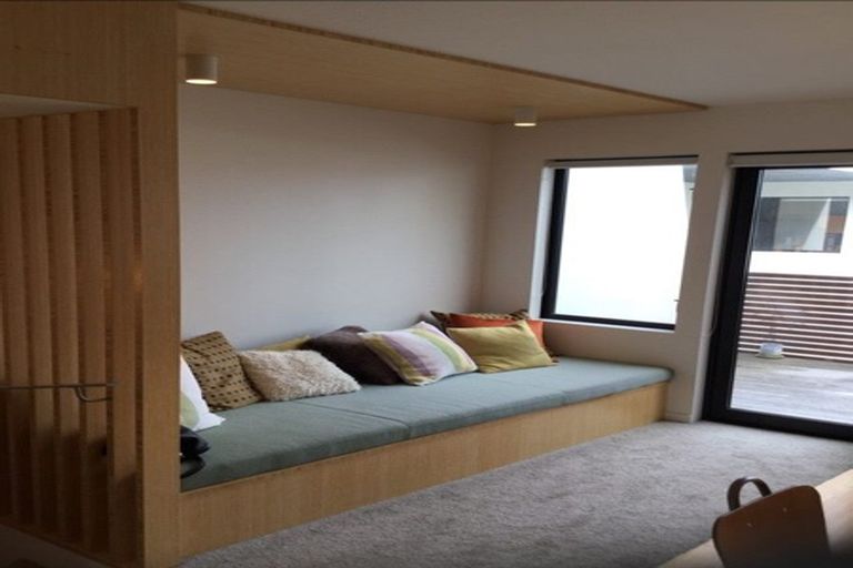 Photo of property in 76 Brougham Street, Mount Victoria, Wellington, 6011