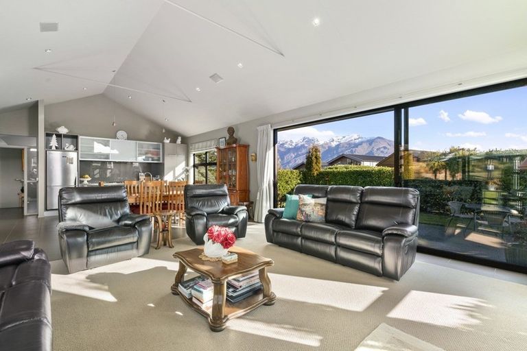 Photo of property in 8 Jackby Court, Jacks Point, Queenstown, 9371