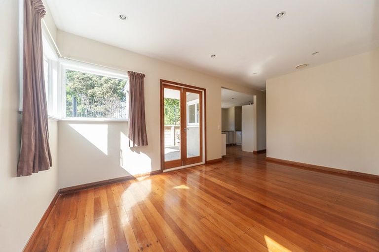 Photo of property in 35 Beacon Hill Road, Strathmore Park, Wellington, 6022