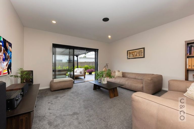 Photo of property in 1 Duchess Way, Riverhead, 0820