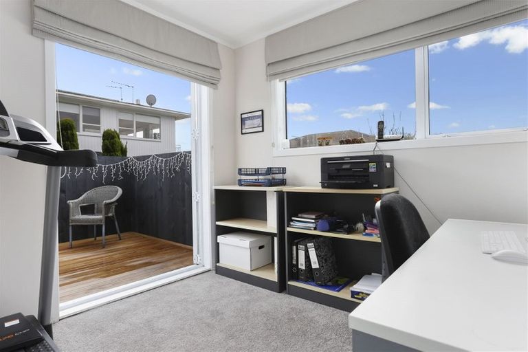 Photo of property in 2/29 Rangitoto Terrace, Milford, Auckland, 0620