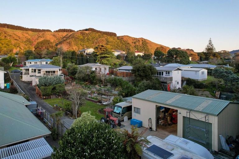 Photo of property in 2 Sydney Crescent, Raumati South, Paraparaumu, 5032