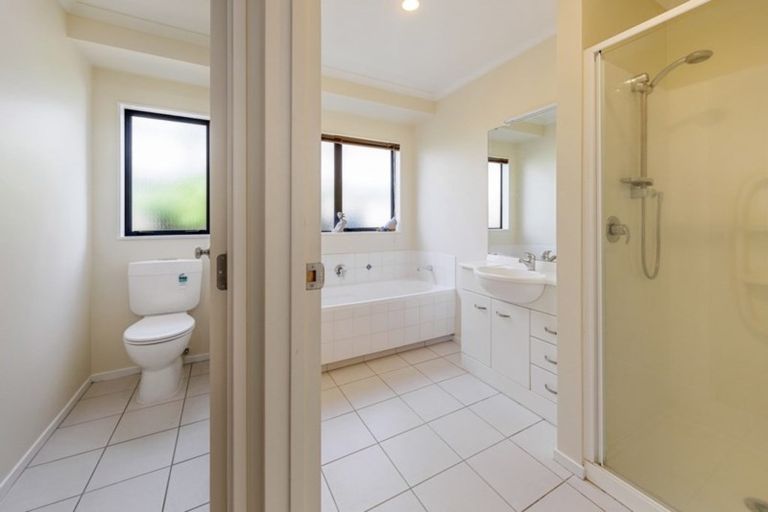 Photo of property in 51 Magic Way, Randwick Park, Auckland, 2105