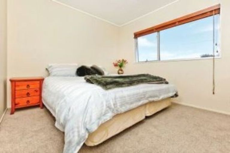 Photo of property in 1/61a Target Road, Totara Vale, Auckland, 0629