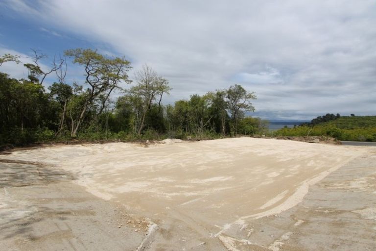 Photo of property in 80 Parawera Drive, Acacia Bay, Taupo, 3330