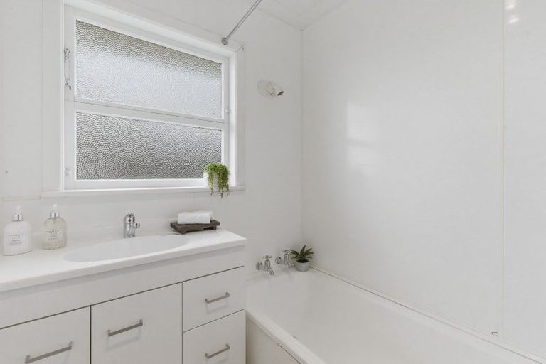 Photo of property in 3 Selwyn Street, Levin, 5510