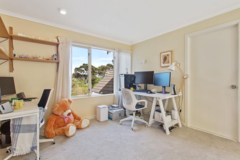 Photo of property in 32 Kereru Grove, Greenhithe, Auckland, 0632