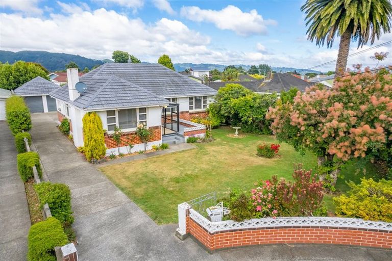 Photo of property in 19 Hall Grove, Ebdentown, Upper Hutt, 5018