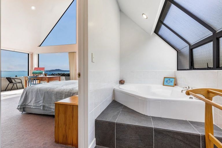 Photo of property in 2/7 Calypso Place, Rothesay Bay, Auckland, 0630