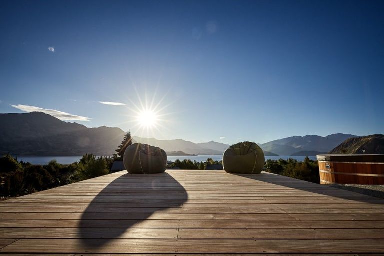 Photo of property in 12 Minaret Ridge, Wanaka, 9305