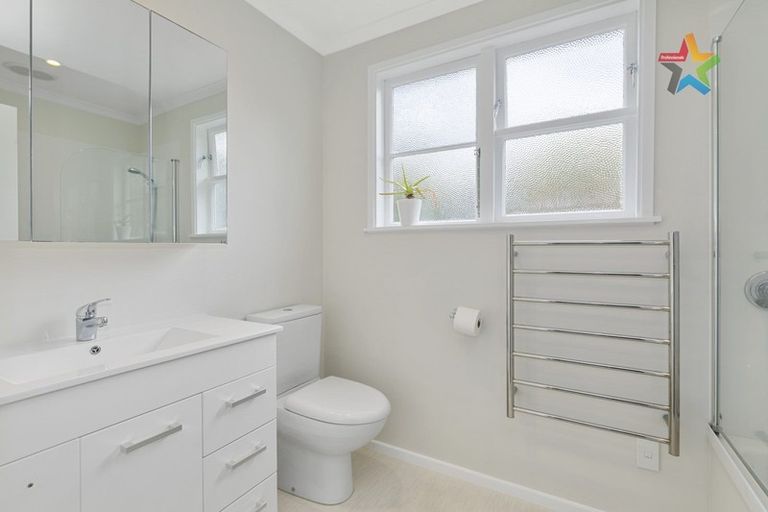 Photo of property in 27 Chapman Crescent, Naenae, Lower Hutt, 5011