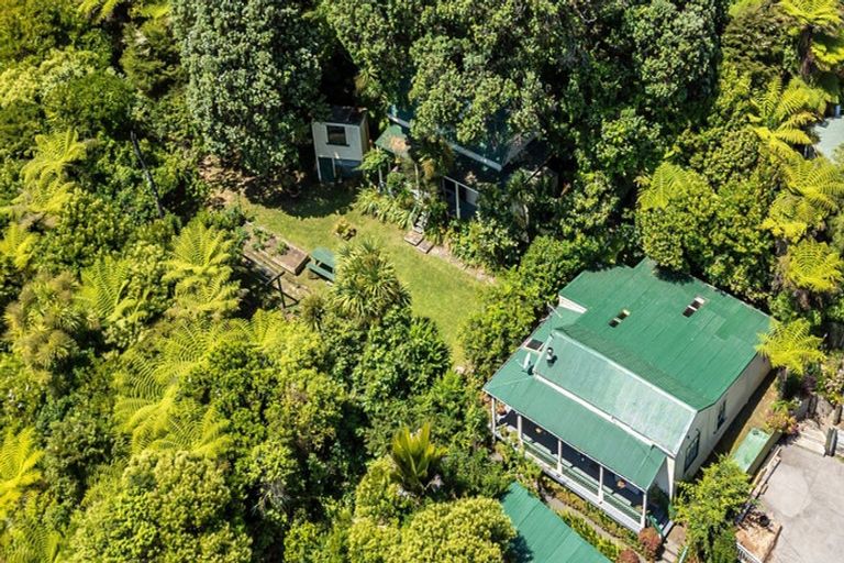 Photo of property in 80 Oxford Terrace, Coromandel, 3506