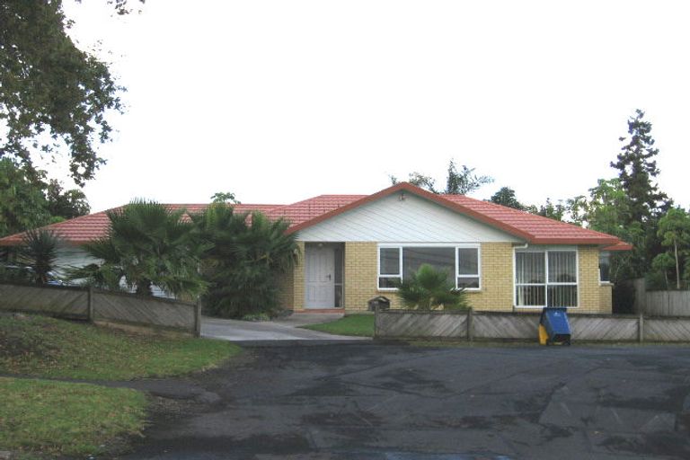Photo of property in 2/58 Triangle Road, Massey, Auckland, 0614