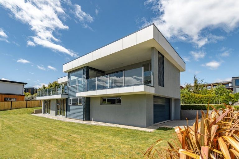Photo of property in 5 Bovett Place, Wanaka, 9305