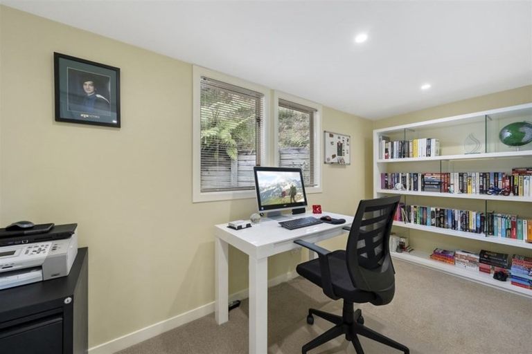 Photo of property in 23 Doris Gordon Crescent, Crofton Downs, Wellington, 6035