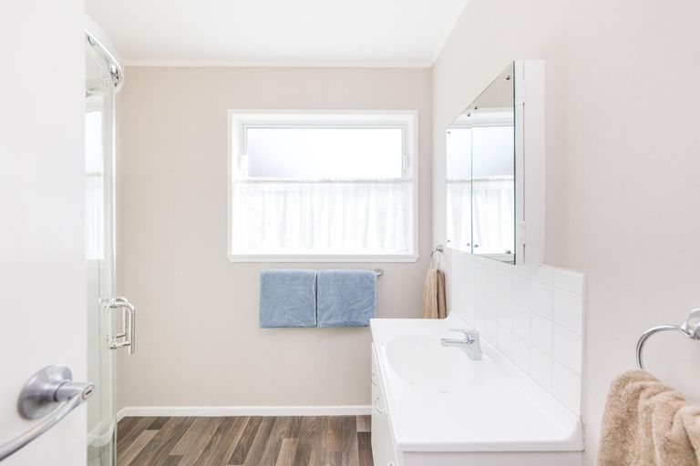 Photo of property in 46 Abraham Crescent, Milson, Palmerston North, 4414