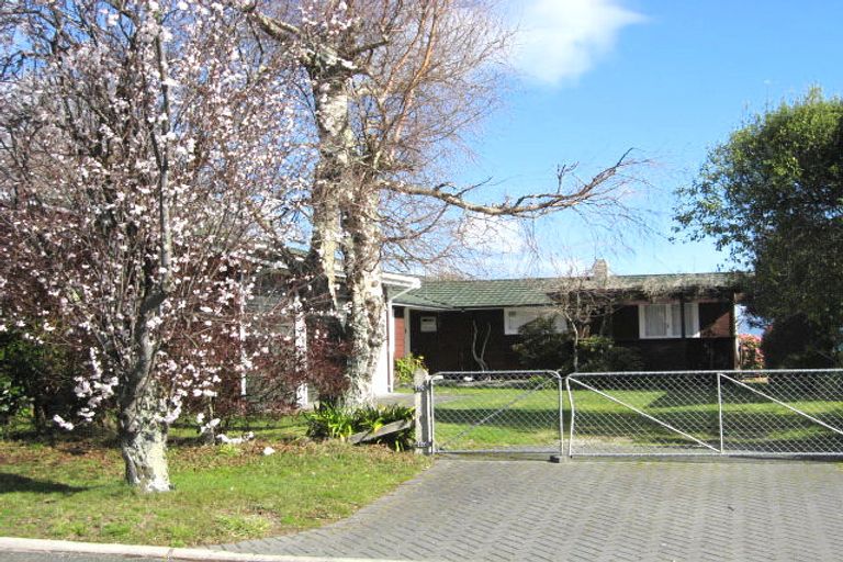 Photo of property in 28 Nisbet Terrace, Kinloch, Taupo, 3377